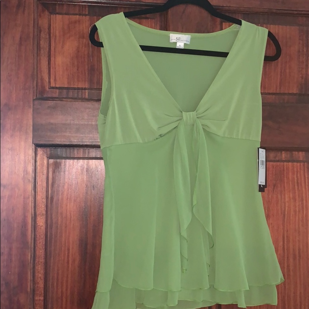 Byer California NWT green flowy dressy tank.